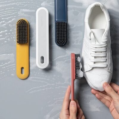 Brosse de nettoyage de chaussures multifonctionnelle.